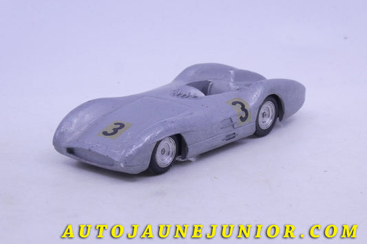 Le Märklin Mercedes W196 monoplace carénée (avec numéros de course) est en vente sur Auto Jaune Junior ! Découvrez nos collections de diecast Dinky-Toys, Corgi, Corgi-Toys, Solido, Norev… AutoJaune Junior ; Retrouvez AutoJauneJunior au magasin AutoJaune Paris, ouvert en 1984 par Vincent Espinasse. 
