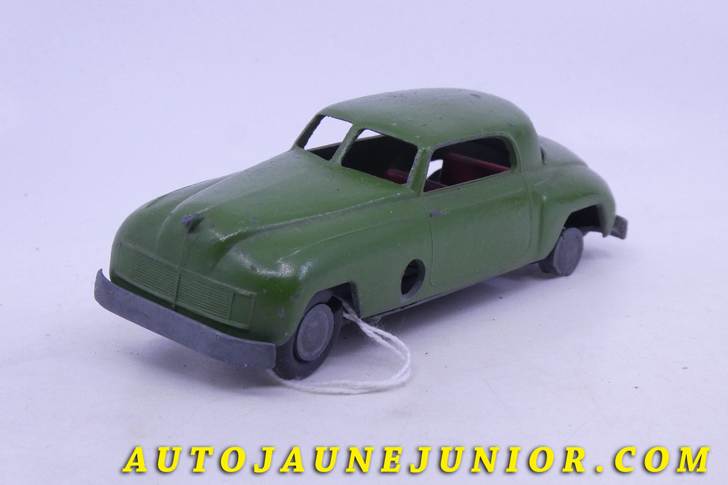 Le Solido Studebaker Champion 1948 (Repeint) est en vente sur Auto Jaune Junior ! Découvrez nos collections de diecast Dinky-Toys, Corgi, Corgi-Toys, Solido, Norev… AutoJaune Junior ; Retrouvez AutoJauneJunior au magasin AutoJaune Paris, ouvert en 1984 par Vincent Espinasse. 