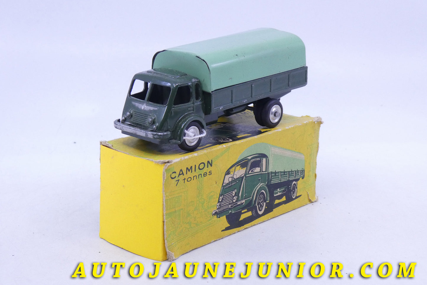 Le C-I-J Renault Camion 7 tonnes ridelles bâché première version est en vente sur Auto Jaune Junior ! Découvrez nos collections de diecast Dinky-Toys, Corgi, Corgi-Toys, Solido, Norev… AutoJaune Junior ; Retrouvez AutoJauneJunior au magasin AutoJaune Paris, ouvert en 1984 par Vincent Espinasse. 