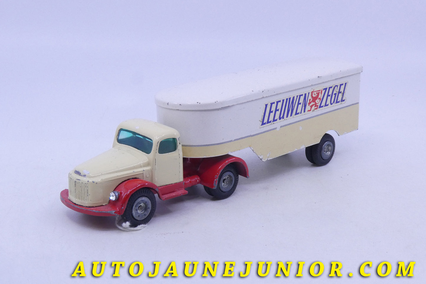 Le Tekno Volvo N88 tracteur semi fourgon Leeuwen Zegel est en vente sur Auto Jaune Junior ! Découvrez nos collections de diecast Dinky-Toys, Corgi, Corgi-Toys, Solido, Norev… AutoJaune Junior ; Retrouvez AutoJauneJunior au magasin AutoJaune Paris, ouvert en 1984 par Vincent Espinasse. 