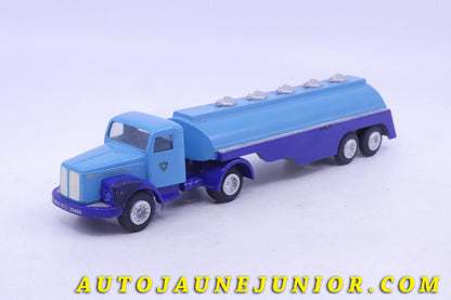 Le Tekno Scania 75 semi remorque citerne "shell" (Restauré) est en vente sur Auto Jaune Junior ! Découvrez nos collections de diecast Dinky-Toys, Corgi, Corgi-Toys, Solido, Norev… AutoJaune Junior ; Retrouvez AutoJauneJunior au magasin AutoJaune Paris, ouvert en 1984 par Vincent Espinasse. 