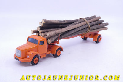 Le Tekno Scania 75 tracteur semi remorque fardier est en vente sur Auto Jaune Junior ! Découvrez nos collections de diecast Dinky-Toys, Corgi, Corgi-Toys, Solido, Norev… AutoJaune Junior ; Retrouvez AutoJauneJunior au magasin AutoJaune Paris, ouvert en 1984 par Vincent Espinasse. 