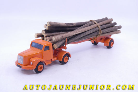 Le Tekno Scania 75 tracteur semi remorque fardier est en vente sur Auto Jaune Junior ! Découvrez nos collections de diecast Dinky-Toys, Corgi, Corgi-Toys, Solido, Norev… AutoJaune Junior ; Retrouvez AutoJauneJunior au magasin AutoJaune Paris, ouvert en 1984 par Vincent Espinasse. 