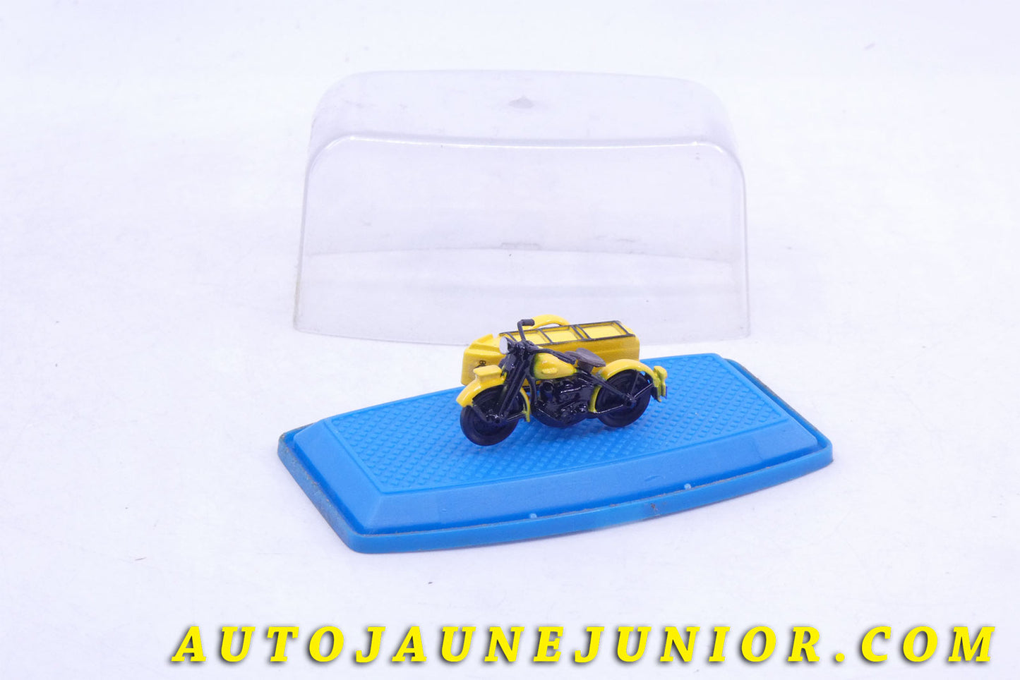 Le #10186 - Artec - Harley Davidson - Side Car "WegenWacht" est en vente sur Auto Jaune Junior ! Découvrez nos collections de diecast Dinky-Toys, Corgi, Corgi-Toys, Solido, Norev… Découvrez notre magasin physique , AutoJaune Paris, ouvert en 1984 par Vincent Espinasse. 41 rue Cavendish, 75019 Paris. Tel : 01 42 40 61 23. Ouvert les mardi et vendredi de 13h à 19h. 