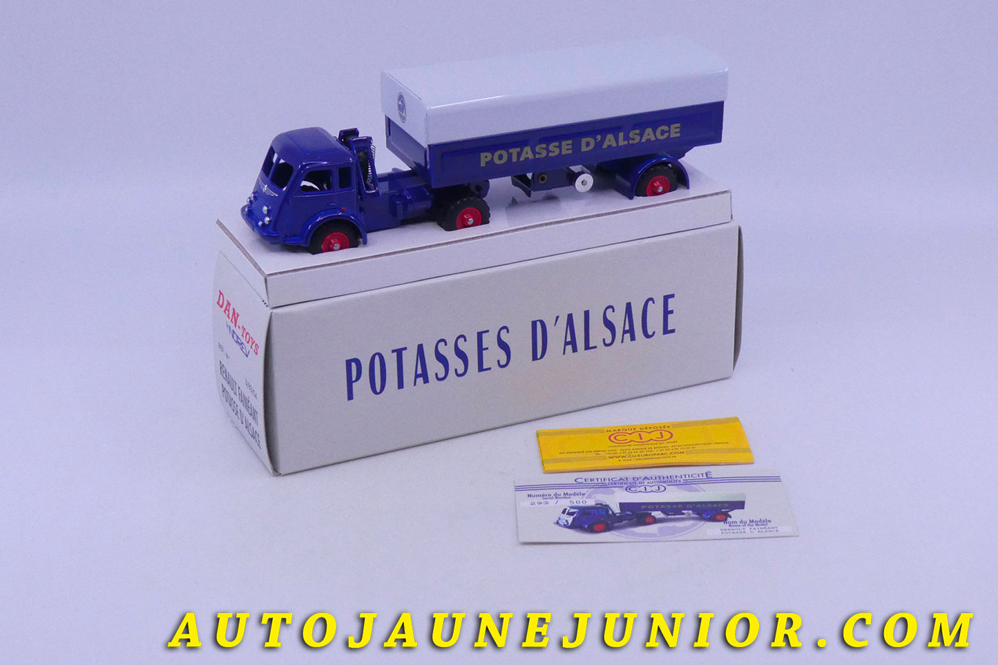 Le Dan Toys Renault Fainéant Potasse d'Alsace (Edition limité - 1000 Ex) est en vente sur Auto Jaune Junior ! Découvrez nos collections de diecast Dinky-Toys, Corgi, Corgi-Toys, Solido, Norev… AutoJaune Junior ; Retrouvez AutoJauneJunior au magasin AutoJaune Paris, ouvert en 1984 par Vincent Espinasse. 