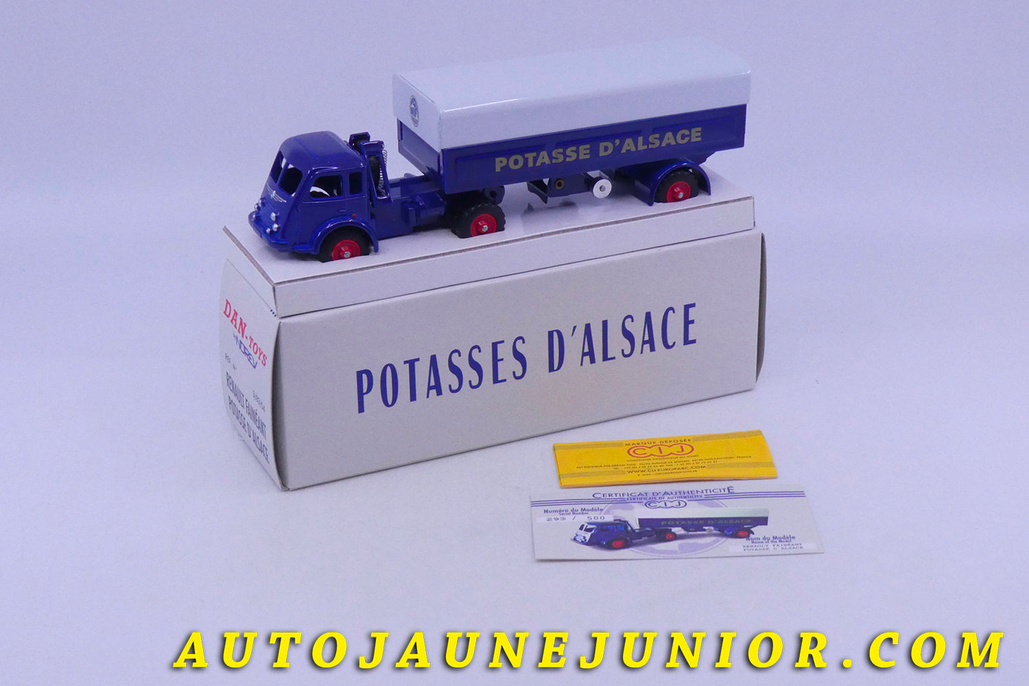 Le Dan Toys Renault Fainéant Potasse d'Alsace (Edition limité - 1000 Ex) est en vente sur Auto Jaune Junior ! Découvrez nos collections de diecast Dinky-Toys, Corgi, Corgi-Toys, Solido, Norev… AutoJaune Junior ; Retrouvez AutoJauneJunior au magasin AutoJaune Paris, ouvert en 1984 par Vincent Espinasse. 