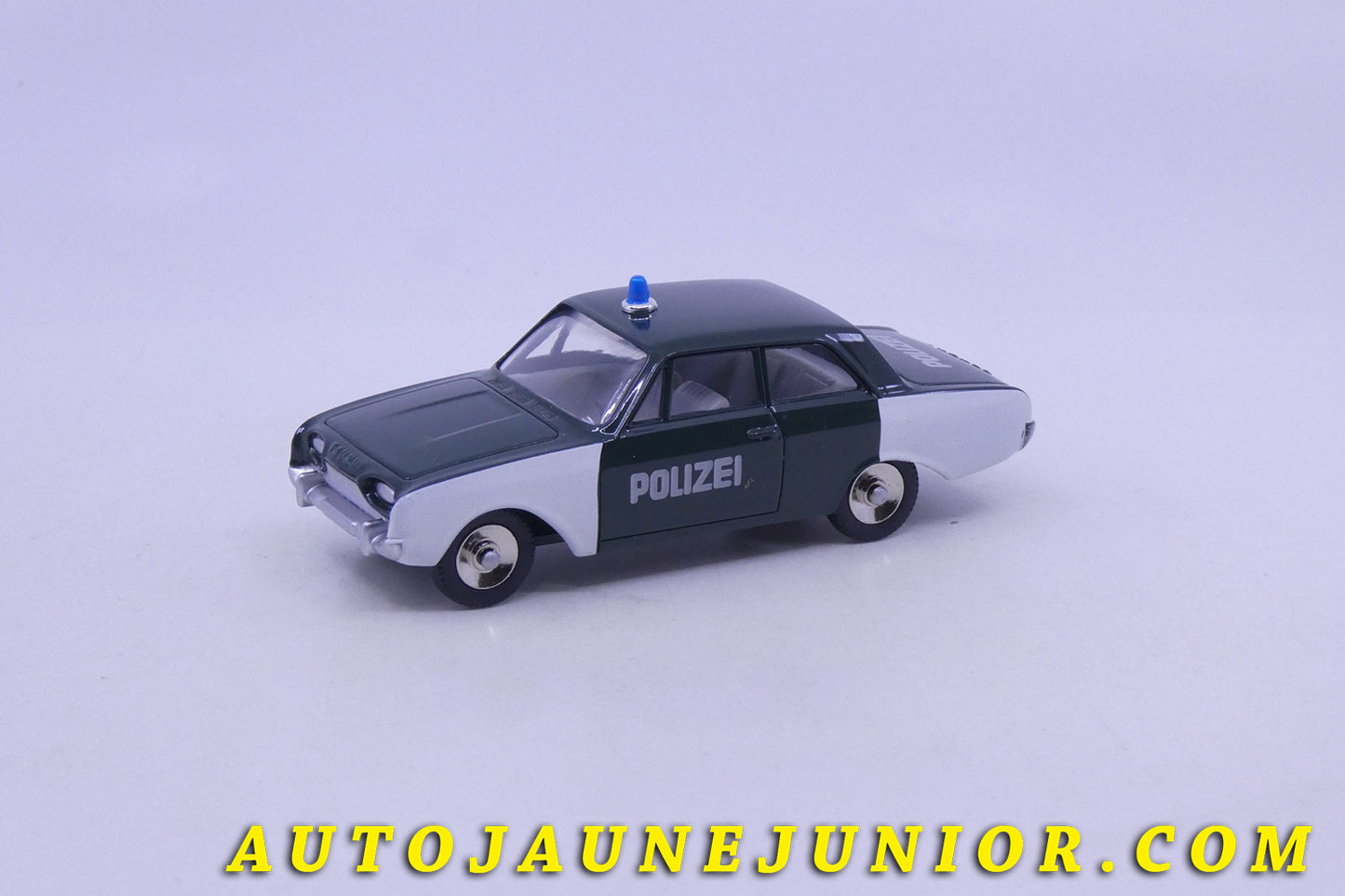 Le Atlas Ford Taunus Polizei est en vente sur Auto Jaune Junior ! Découvrez nos collections de diecast Dinky-Toys, Corgi, Corgi-Toys, Solido, Norev… AutoJaune Junior ; Retrouvez AutoJauneJunior au magasin AutoJaune Paris, ouvert en 1984 par Vincent Espinasse. 