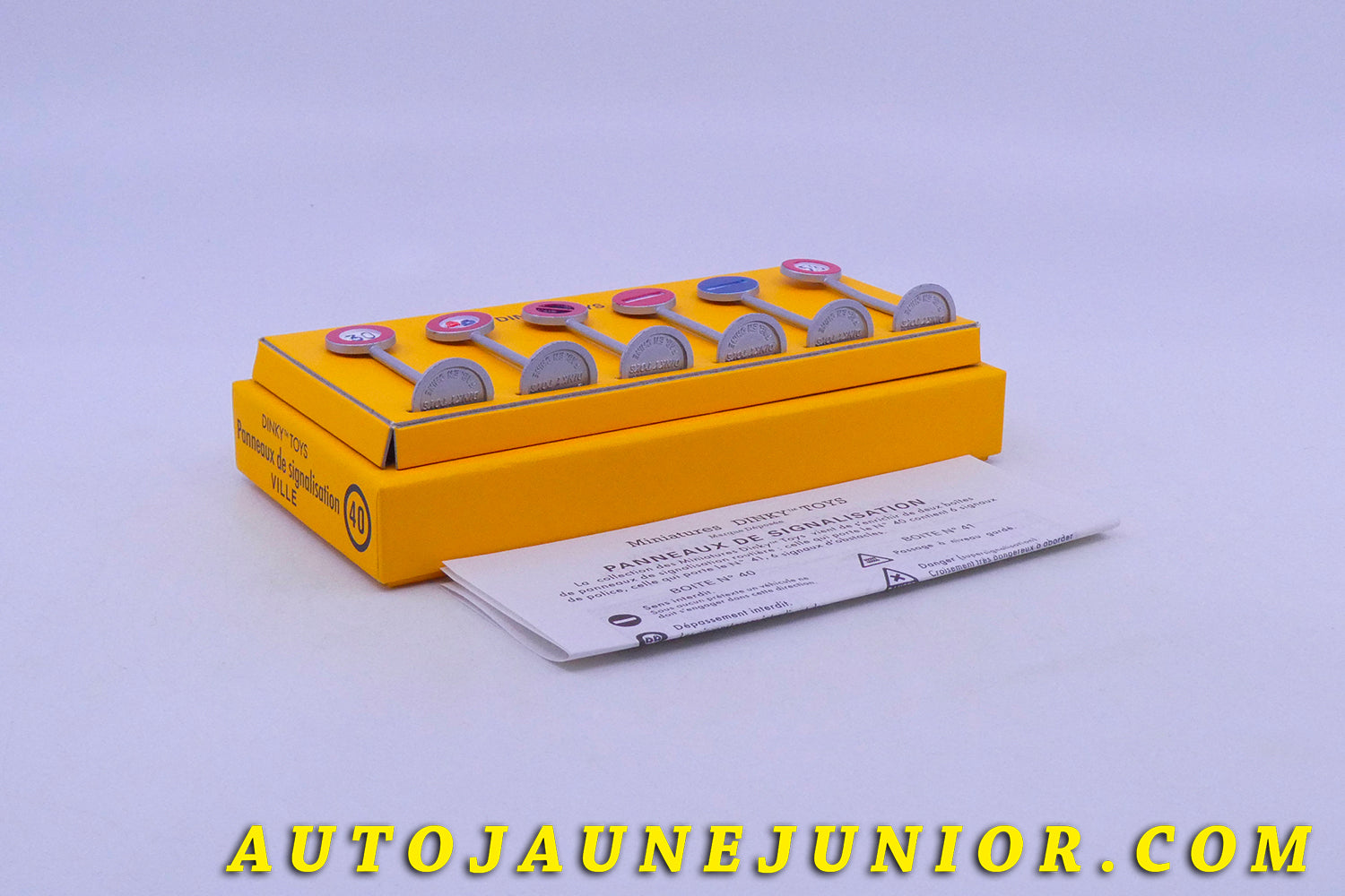 Le Atlas Coffret Panneaux Signalisation Ville est en vente sur Auto Jaune Junior ! Découvrez nos collections de diecast Dinky-Toys, Corgi, Corgi-Toys, Solido, Norev… AutoJaune Junior ; Retrouvez AutoJauneJunior au magasin AutoJaune Paris, ouvert en 1984 par Vincent Espinasse. 