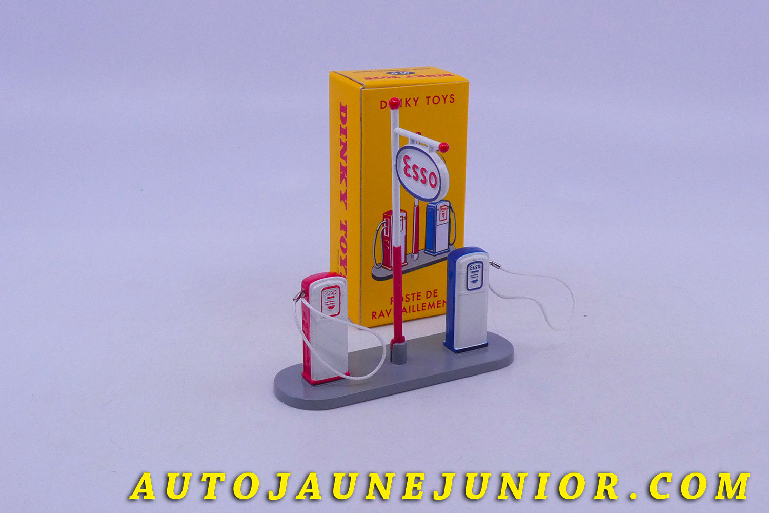 Le Atlas Station Essence Poste de ravitaillement est en vente sur Auto Jaune Junior ! Découvrez nos collections de diecast Dinky-Toys, Corgi, Corgi-Toys, Solido, Norev… AutoJaune Junior ; Retrouvez AutoJauneJunior au magasin AutoJaune Paris, ouvert en 1984 par Vincent Espinasse. 