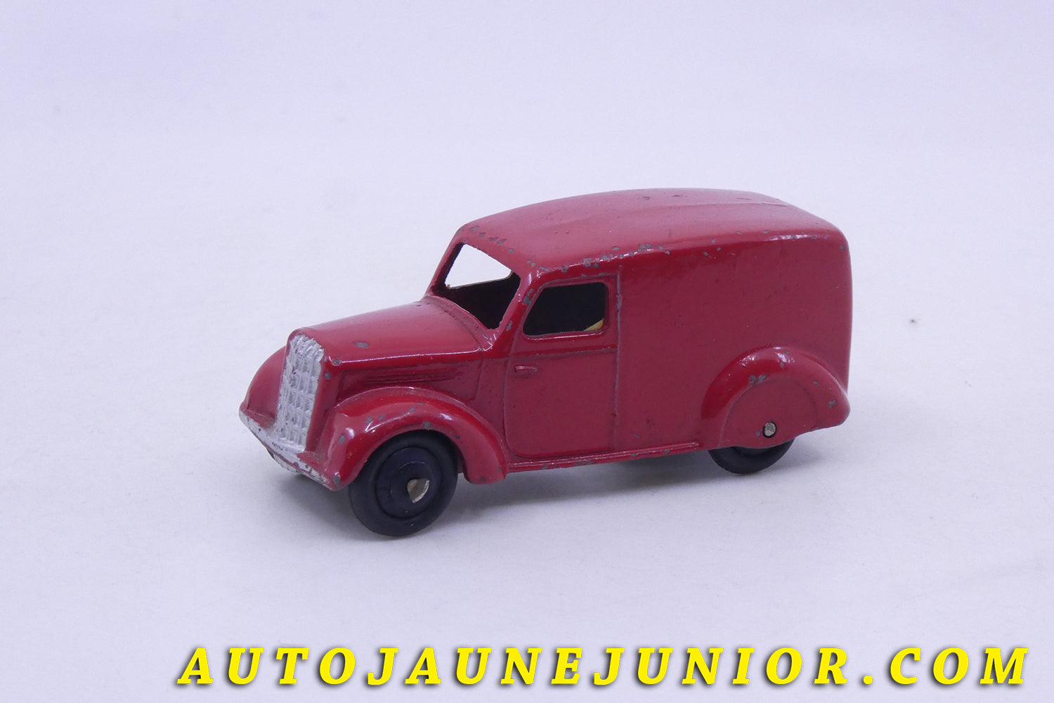 Le Dinky Toys Auto Camionette tôlée est en vente sur Auto Jaune Junior ! Découvrez nos collections de diecast Dinky-Toys, Corgi, Corgi-Toys, Solido, Norev… Retrouvez AutoJauneJunior au magasin AutoJaune Paris, ouvert en 1984 par Vincent Espinasse. 