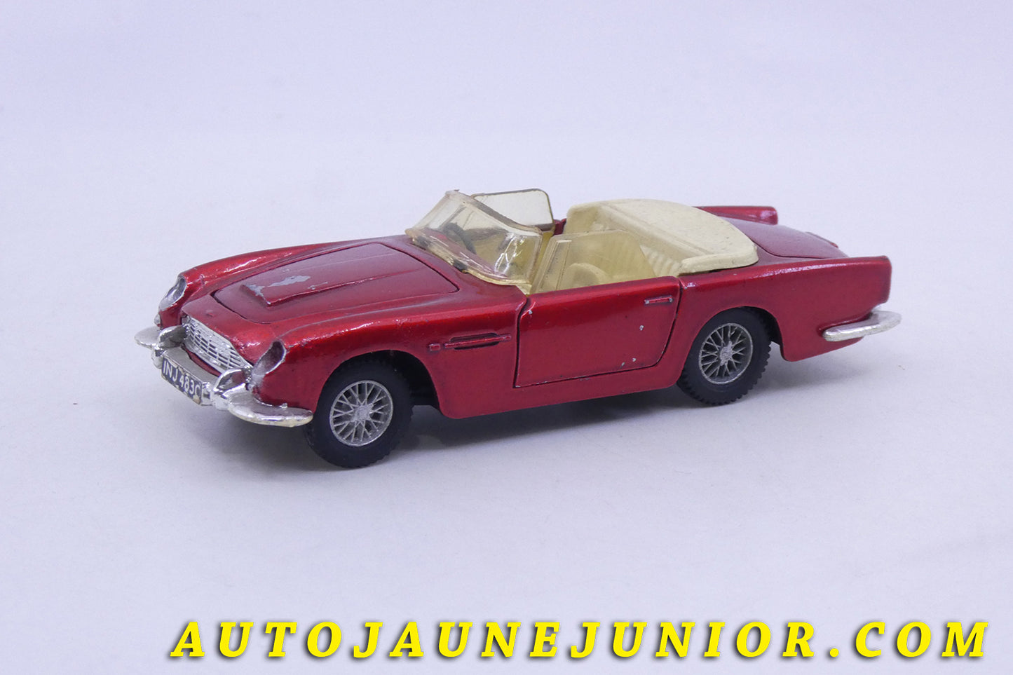 Le Dinky Toys Aston Martin DB5 est en vente sur Auto Jaune Junior ! Découvrez nos collections de diecast Dinky-Toys, Corgi, Corgi-Toys, Solido, Norev… AutoJaune Junior ; Retrouvez AutoJauneJunior au magasin AutoJaune Paris, ouvert en 1984 par Vincent Espinasse. 