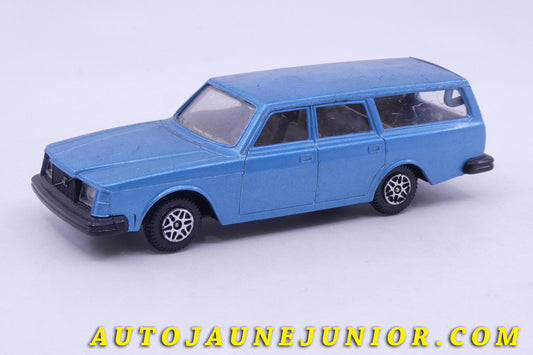 Le Dinky Toys Volvo 265-DL  Elstate Car est en vente sur Auto Jaune Junior ! Découvrez nos collections de diecast Dinky-Toys, Corgi, Corgi-Toys, Solido, Norev… AutoJaune Junior ; Retrouvez AutoJauneJunior au magasin AutoJaune Paris, ouvert en 1984 par Vincent Espinasse. 