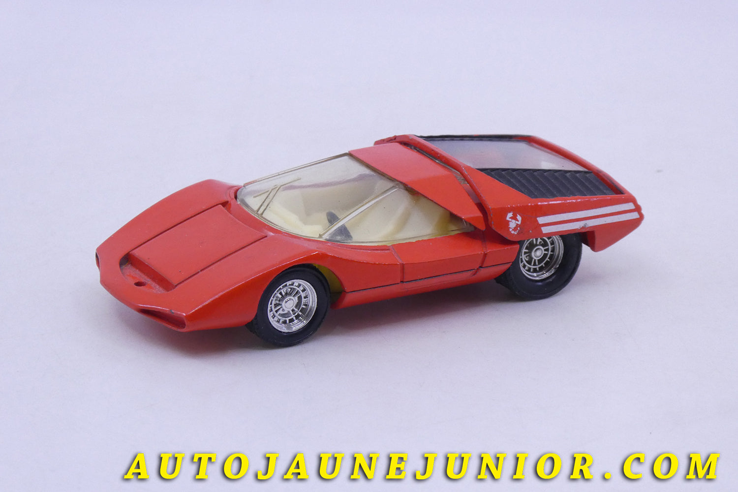 Le Dinky Toys Fiat Abarth 2000 Pininfarina est en vente sur Auto Jaune Junior ! Découvrez nos collections de diecast Dinky-Toys, Corgi, Corgi-Toys, Solido, Norev… AutoJaune Junior ; Retrouvez AutoJauneJunior au magasin AutoJaune Paris, ouvert en 1984 par Vincent Espinasse. 