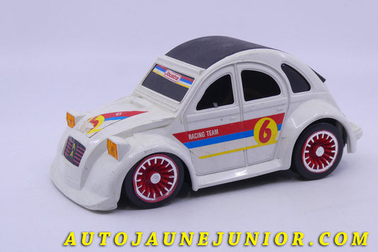 Le Joustra Citroën 2 Cv GT Racing Team (à Friction) est en vente sur Auto Jaune Junior ! Découvrez nos collections de diecast Dinky-Toys, Corgi, Corgi-Toys, Solido, Norev… AutoJaune Junior ; Retrouvez AutoJauneJunior au magasin AutoJaune Paris, ouvert en 1984 par Vincent Espinasse. 