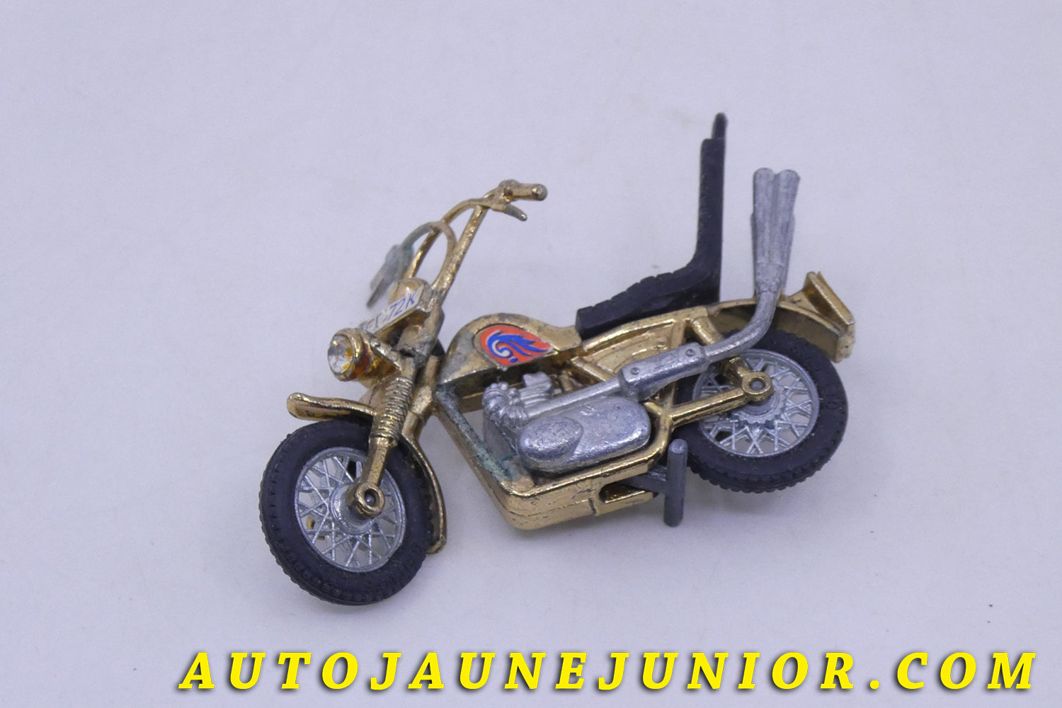 Le Britains Moto Chopper est en vente sur Auto Jaune Junior ! Découvrez nos collections de diecast Dinky-Toys, Corgi, Corgi-Toys, Solido, Norev… AutoJaune Junior ; Retrouvez AutoJauneJunior au magasin AutoJaune Paris, ouvert en 1984 par Vincent Espinasse. 