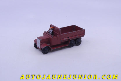 Le Dinky Toys Leyland Terrier ridelles est en vente sur Auto Jaune Junior ! Découvrez nos collections de diecast Dinky-Toys, Corgi, Corgi-Toys, Solido, Norev… AutoJaune Junior ; Retrouvez AutoJauneJunior au magasin AutoJaune Paris, ouvert en 1984 par Vincent Espinasse. 