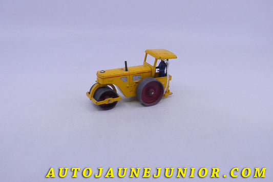 Le Dinky Toys Richier rouleau compresseur est en vente sur Auto Jaune Junior ! Découvrez nos collections de diecast Dinky-Toys, Corgi, Corgi-Toys, Solido, Norev… AutoJaune Junior ; Retrouvez AutoJauneJunior au magasin AutoJaune Paris, ouvert en 1984 par Vincent Espinasse. 