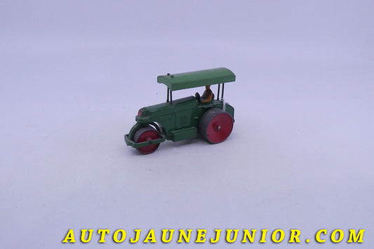 Le Dinky Toys Aveling Badford rouleau compresseur est en vente sur Auto Jaune Junior ! Découvrez nos collections de diecast Dinky-Toys, Corgi, Corgi-Toys, Solido, Norev… AutoJaune Junior ; Retrouvez AutoJauneJunior au magasin AutoJaune Paris, ouvert en 1984 par Vincent Espinasse. 
