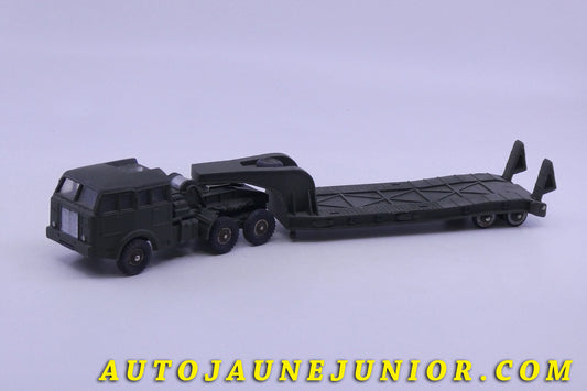 Le Dinky Toys Berliet T6 semi remorque porte char est en vente sur Auto Jaune Junior ! Découvrez nos collections de diecast Dinky-Toys, Corgi, Corgi-Toys, Solido, Norev… AutoJaune Junior ; Retrouvez AutoJauneJunior au magasin AutoJaune Paris, ouvert en 1984 par Vincent Espinasse. 