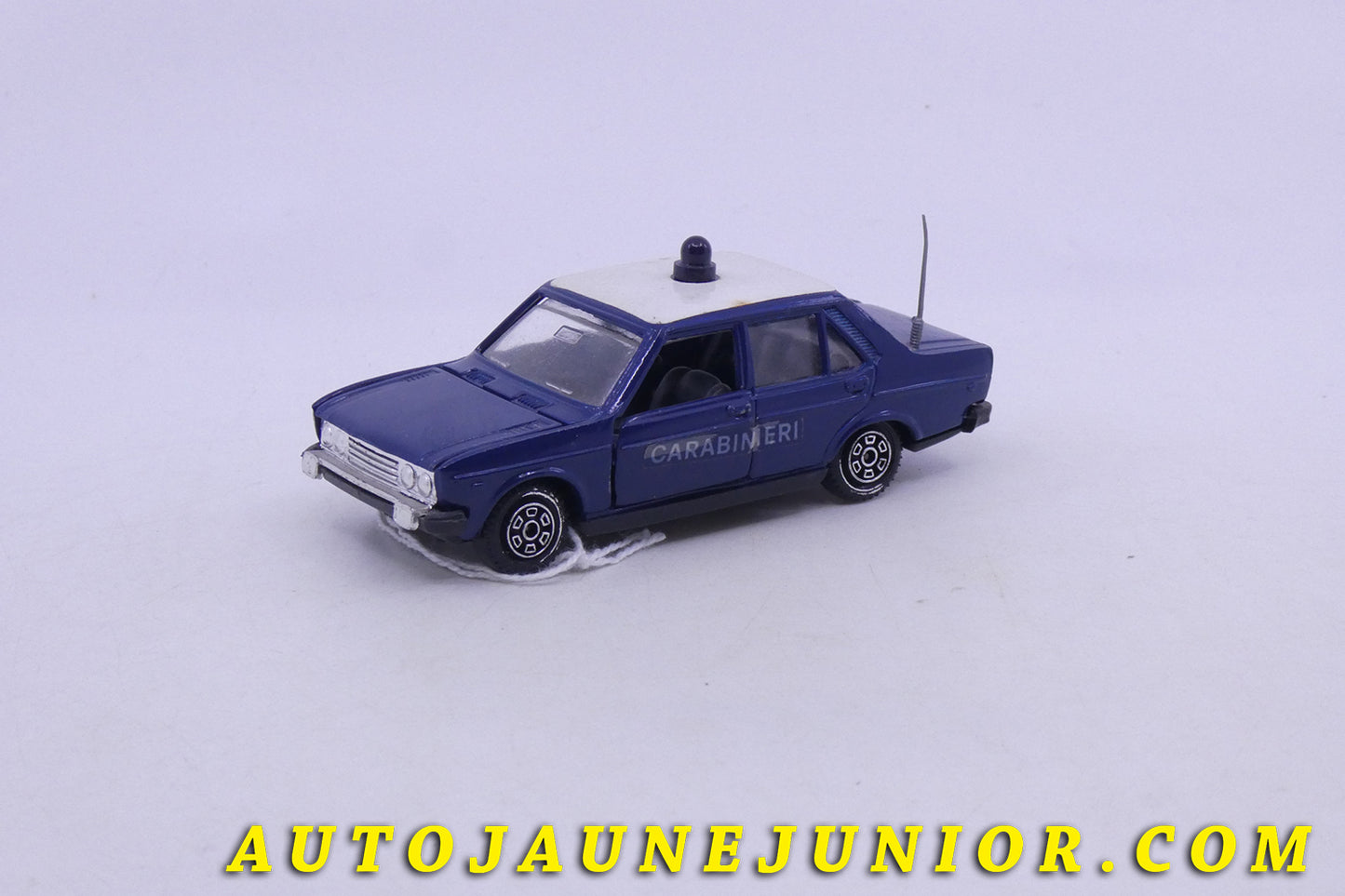 Le Mercury Fiat 131 mirafiori  "carabinieri" est en vente sur Auto Jaune Junior ! Découvrez nos collections de diecast Dinky-Toys, Corgi, Corgi-Toys, Solido, Norev… AutoJaune Junior ; Retrouvez AutoJauneJunior au magasin AutoJaune Paris, ouvert en 1984 par Vincent Espinasse. 