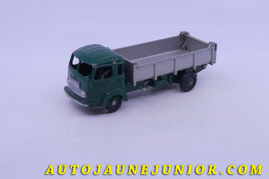 Le Dinky Toys Simca Cargo - Benne basculante est en vente sur Auto Jaune Junior ! Découvrez nos collections de diecast Dinky-Toys, Corgi, Corgi-Toys, Solido, Norev… AutoJaune Junior ; Retrouvez AutoJauneJunior au magasin AutoJaune Paris, ouvert en 1984 par Vincent Espinasse. 