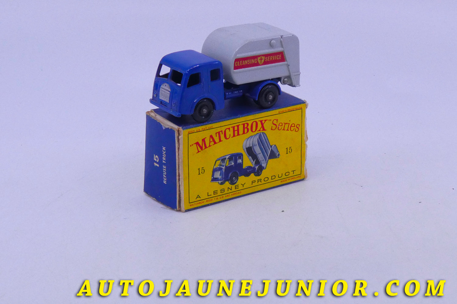 Le Matchbox Dennis Camion Benne à ordures Tippax "Cleaning Service" est en vente sur Auto Jaune Junior ! Découvrez nos collections de diecast Dinky-Toys, Corgi, Corgi-Toys, Solido, Norev… AutoJaune Junior ; Retrouvez AutoJauneJunior au magasin AutoJaune Paris, ouvert en 1984 par Vincent Espinasse. 