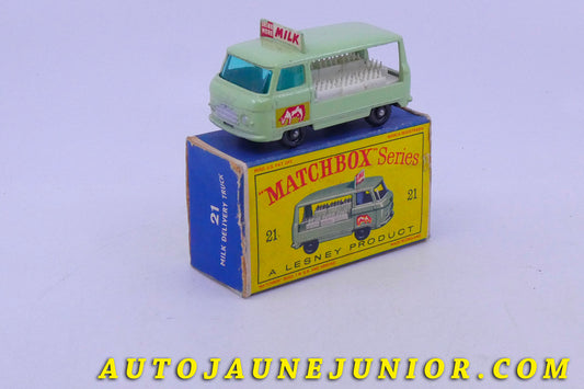 Le Matchbox Commer Camionnette 4/5 Laitier est en vente sur Auto Jaune Junior ! Découvrez nos collections de diecast Dinky-Toys, Corgi, Corgi-Toys, Solido, Norev… AutoJaune Junior ; Retrouvez AutoJauneJunior au magasin AutoJaune Paris, ouvert en 1984 par Vincent Espinasse. 
