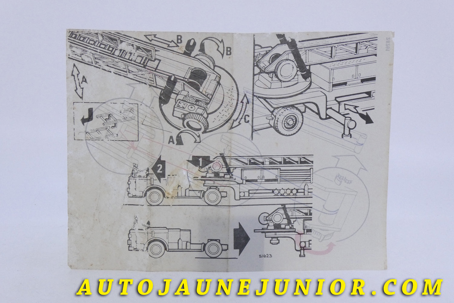 Le #1947 - Corgi Toys - American - Notice de montage, originale "La France semi remorque grande échelle" est en vente sur Auto Jaune Junior ! Découvrez nos collections de diecast Dinky-Toys, Corgi, Corgi-Toys, Solido, Norev… Découvrez notre magasin physique , AutoJaune Paris, ouvert en 1984 par Vincent Espinasse. 41 rue Cavendish, 75019 Paris. Tel : 01 42 40 61 23. Ouvert les mardi et vendredi de 13h à 19h. 