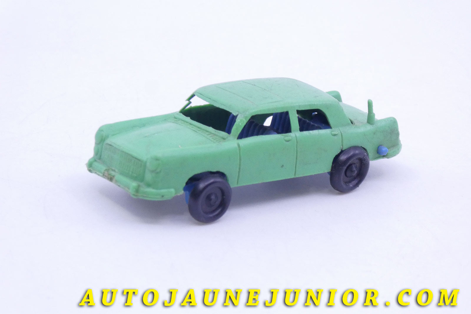 Le #1983 - Zix - Peugeot - 404 Berline est en vente sur Auto Jaune Junior ! Découvrez nos collections de diecast Dinky-Toys, Corgi, Corgi-Toys, Solido, Norev… Découvrez notre magasin physique , AutoJaune Paris, ouvert en 1984 par Vincent Espinasse. 41 rue Cavendish, 75019 Paris. Tel : 01 42 40 61 23. Ouvert les mardi et vendredi de 13h à 19h. 
