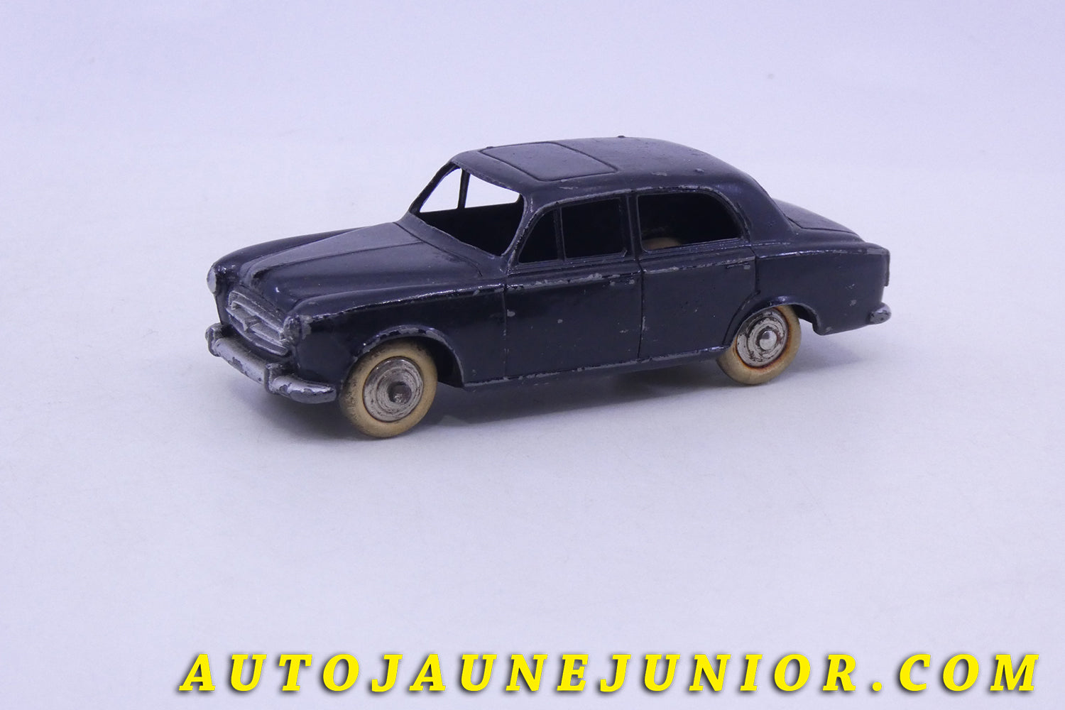 Le Dinky Toys Peugeot 403 est en vente sur Auto Jaune Junior ! Découvrez nos collections de diecast Dinky-Toys, Corgi, Corgi-Toys, Solido, Norev… AutoJaune Junior ; Retrouvez AutoJauneJunior au magasin AutoJaune Paris, ouvert en 1984 par Vincent Espinasse. 