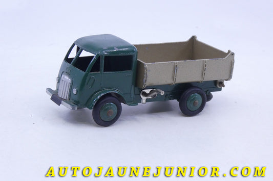 Le Dinky Toys Ford Bennne Basculante est en vente sur Auto Jaune Junior ! Découvrez nos collections de diecast Dinky-Toys, Corgi, Corgi-Toys, Solido, Norev… AutoJaune Junior ; Retrouvez AutoJauneJunior au magasin AutoJaune Paris, ouvert en 1984 par Vincent Espinasse. 