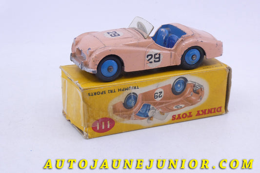 Le Dinky Toys Triumph Cabriolet TR2 Sport est en vente sur Auto Jaune Junior ! Découvrez nos collections de diecast Dinky-Toys, Corgi, Corgi-Toys, Solido, Norev… AutoJaune Junior ; Retrouvez AutoJauneJunior au magasin AutoJaune Paris, ouvert en 1984 par Vincent Espinasse. 