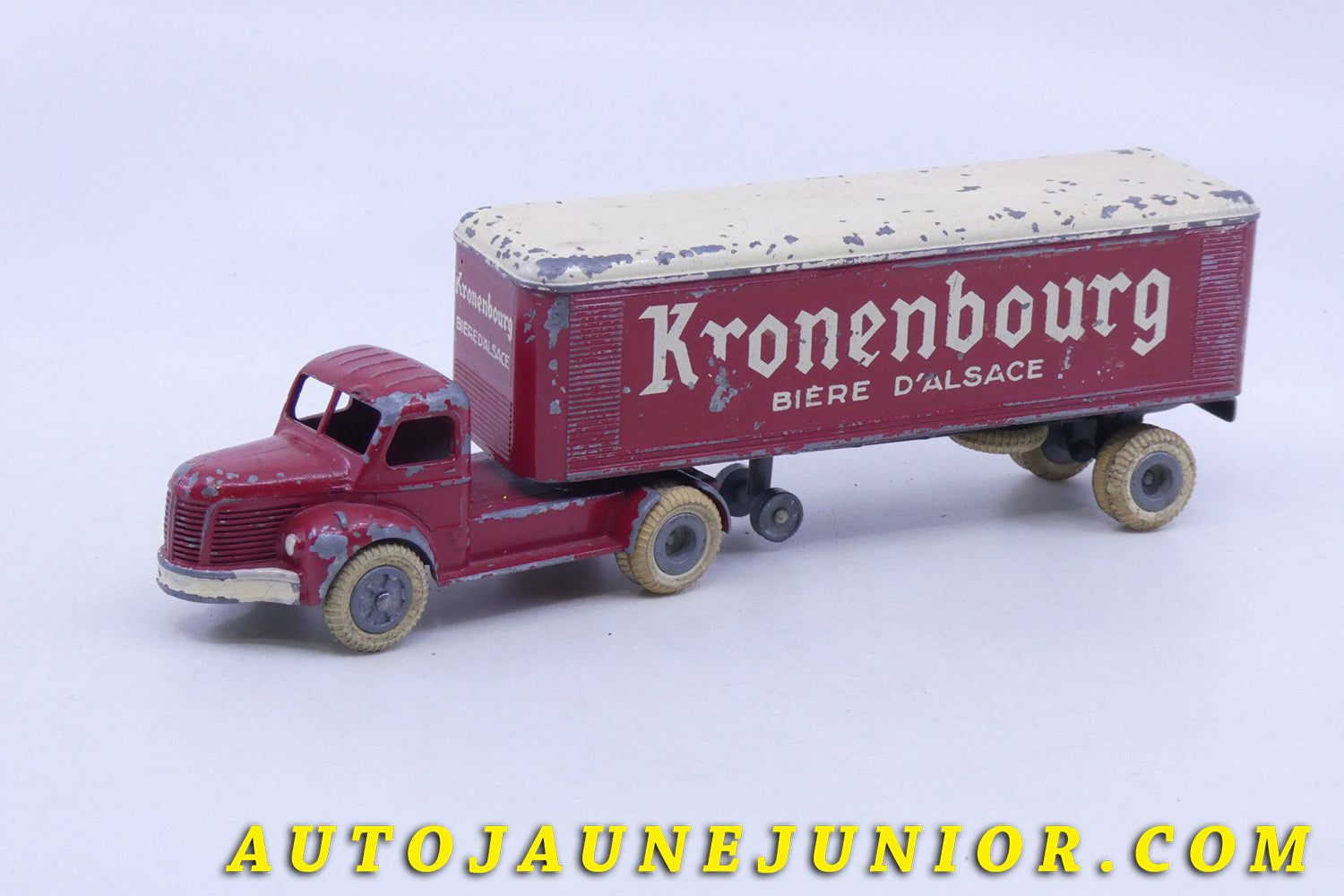 Le JRD Berliet TLR Camion Semi-Remorque Kronenbourg (1ere version) est en vente sur Auto Jaune Junior ! Découvrez nos collections de diecast Dinky-Toys, Corgi, Corgi-Toys, Solido, Norev… AutoJaune Junior ; Retrouvez AutoJauneJunior au magasin AutoJaune Paris, ouvert en 1984 par Vincent Espinasse. 