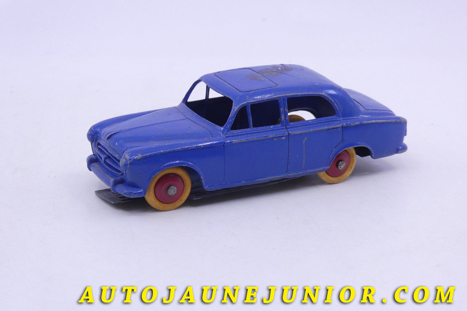 Le Dinky Toys Peugeot 403  est en vente sur Auto Jaune Junior ! Découvrez nos collections de diecast Dinky-Toys, Corgi, Corgi-Toys, Solido, Norev… AutoJaune Junior ; Retrouvez AutoJauneJunior au magasin AutoJaune Paris, ouvert en 1984 par Vincent Espinasse. 
