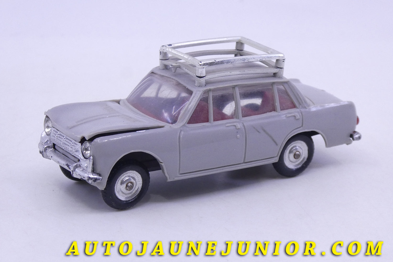 Le Minialuxe Simca 1300 (avec suspensions) est en vente sur Auto Jaune Junior ! Découvrez nos collections de diecast Dinky-Toys, Corgi, Corgi-Toys, Solido, Norev… AutoJaune Junior ; Retrouvez AutoJauneJunior au magasin AutoJaune Paris, ouvert en 1984 par Vincent Espinasse. 
