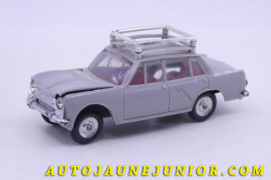 Le Minialuxe Simca 1300 (avec suspensions) est en vente sur Auto Jaune Junior ! Découvrez nos collections de diecast Dinky-Toys, Corgi, Corgi-Toys, Solido, Norev… AutoJaune Junior ; Retrouvez AutoJauneJunior au magasin AutoJaune Paris, ouvert en 1984 par Vincent Espinasse. 