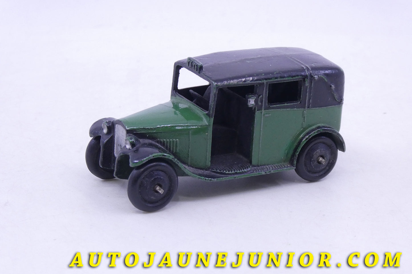 Le Dinky Toys Austin FX3 Taxi est en vente sur Auto Jaune Junior ! Découvrez nos collections de diecast Dinky-Toys, Corgi, Corgi-Toys, Solido, Norev… AutoJaune Junior ; Retrouvez AutoJauneJunior au magasin AutoJaune Paris, ouvert en 1984 par Vincent Espinasse. 