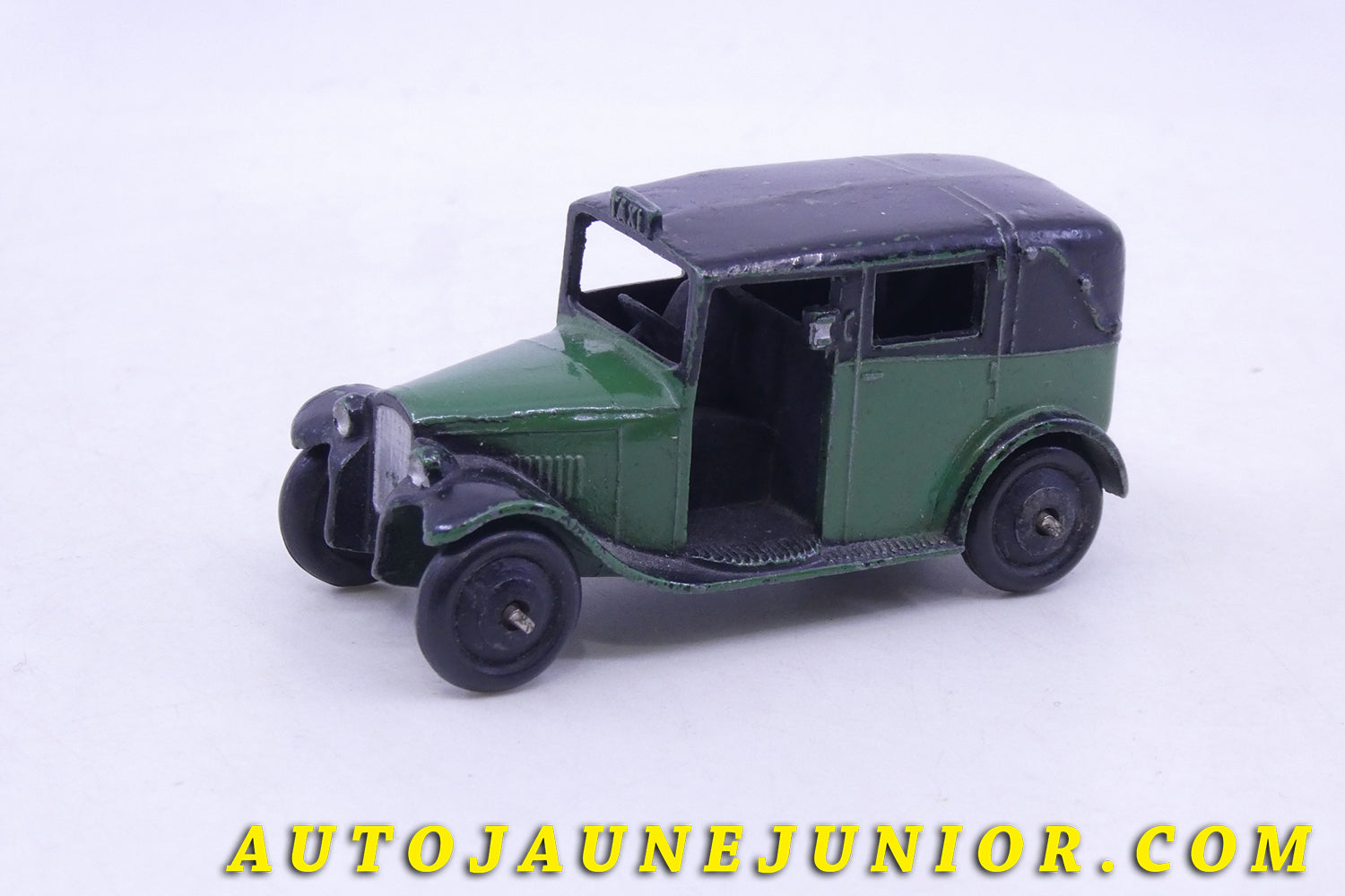 Le Dinky Toys Austin FX3 Taxi est en vente sur Auto Jaune Junior ! Découvrez nos collections de diecast Dinky-Toys, Corgi, Corgi-Toys, Solido, Norev… AutoJaune Junior ; Retrouvez AutoJauneJunior au magasin AutoJaune Paris, ouvert en 1984 par Vincent Espinasse. 