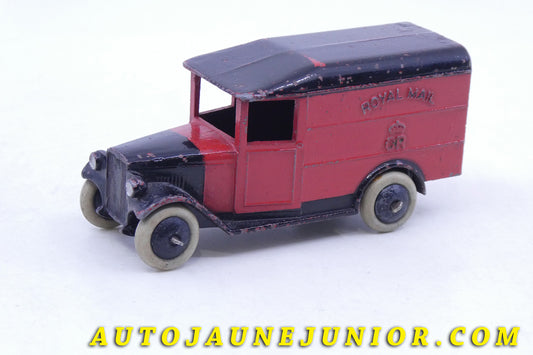 Le Dinky Toys Auto fourgon tôlé "Royal Mail" est en vente sur Auto Jaune Junior ! Découvrez nos collections de diecast Dinky-Toys, Corgi, Corgi-Toys, Solido, Norev… AutoJaune Junior ; Retrouvez AutoJauneJunior au magasin AutoJaune Paris, ouvert en 1984 par Vincent Espinasse. 