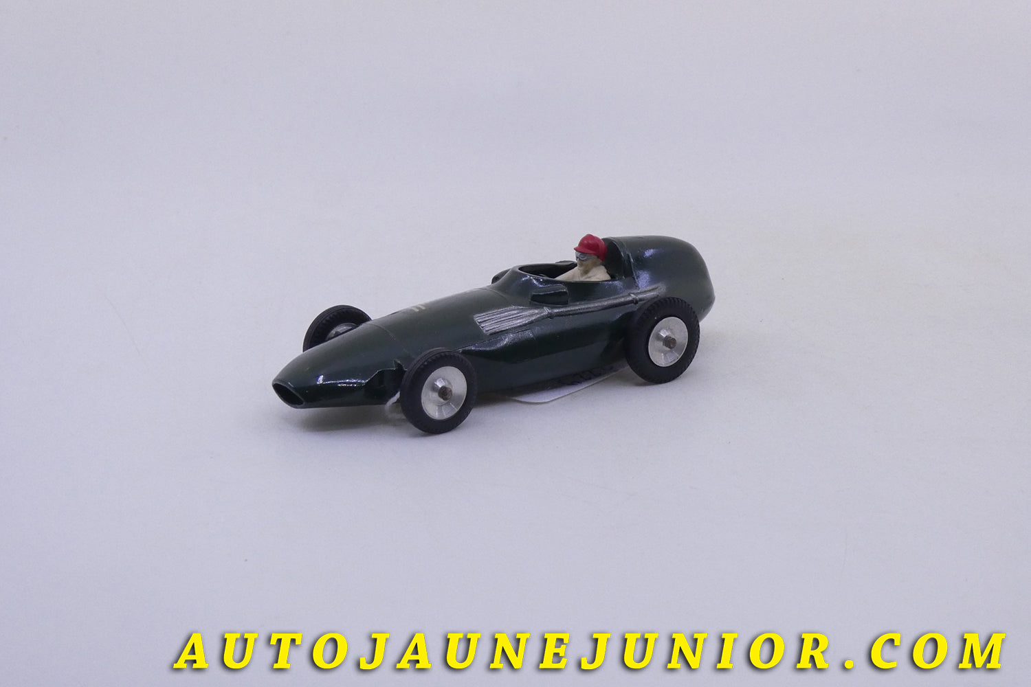 Le Solido Alfa Roméo  monoplace profilée est en vente sur Auto Jaune Junior ! Découvrez nos collections de diecast Dinky-Toys, Corgi, Corgi-Toys, Solido, Norev… AutoJaune Junior ; Retrouvez AutoJauneJunior au magasin AutoJaune Paris, ouvert en 1984 par Vincent Espinasse. 