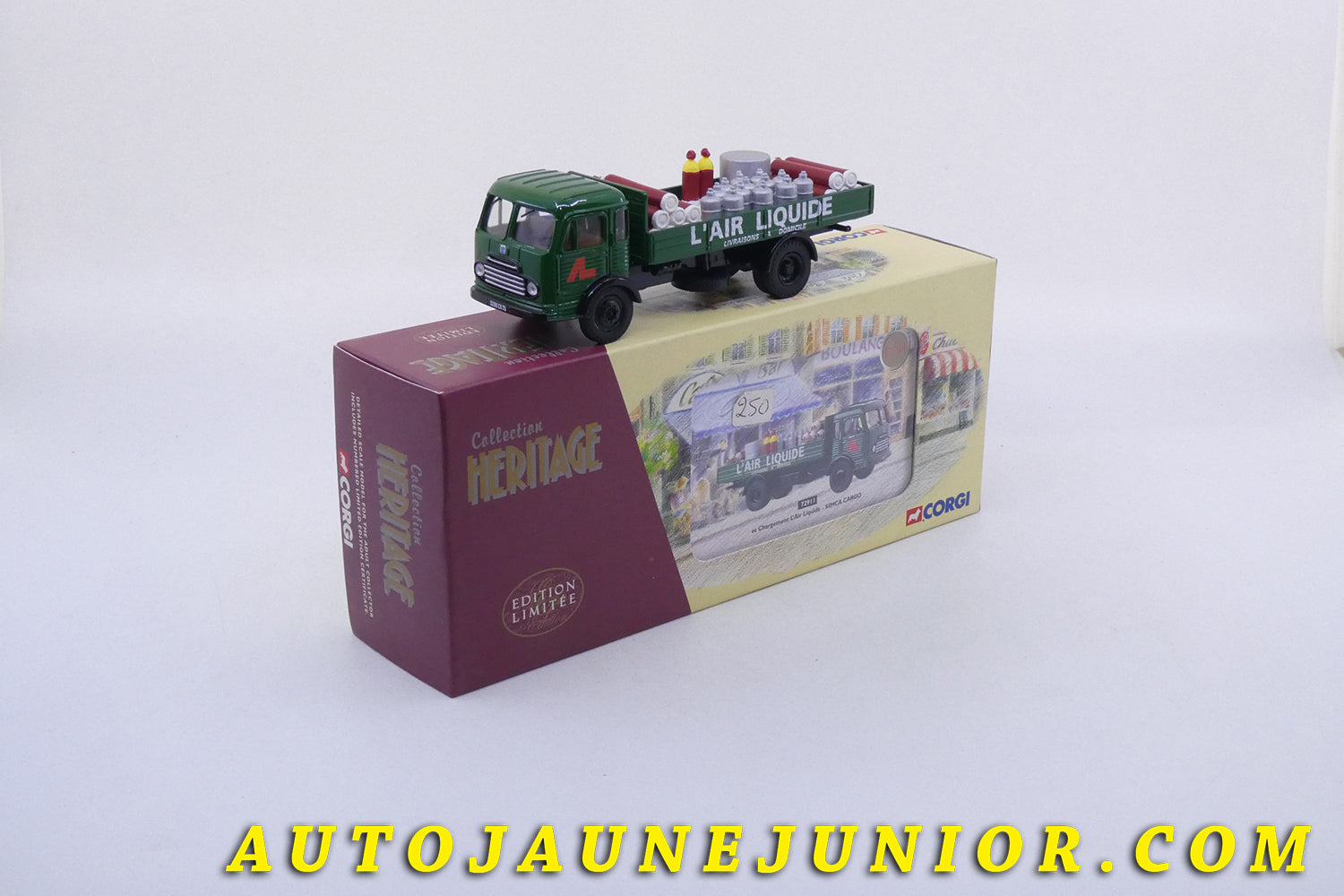 Le Corgi Toys Simca Cargo ridelles l'air liquide est en vente sur Auto Jaune Junior ! Découvrez nos collections de diecast Dinky-Toys, Corgi, Corgi-Toys, Solido, Norev… AutoJaune Junior ; Retrouvez AutoJauneJunior au magasin AutoJaune Paris, ouvert en 1984 par Vincent Espinasse. 