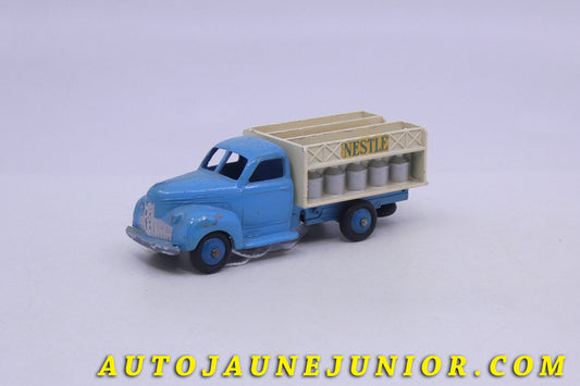 Le Dinky Toys Studebaker camion laitier Nestlé est en vente sur Auto Jaune Junior ! Découvrez nos collections de diecast Dinky-Toys, Corgi, Corgi-Toys, Solido, Norev… Retrouvez AutoJauneJunior au magasin AutoJaune Paris, ouvert en 1984 par Vincent Espinasse. 