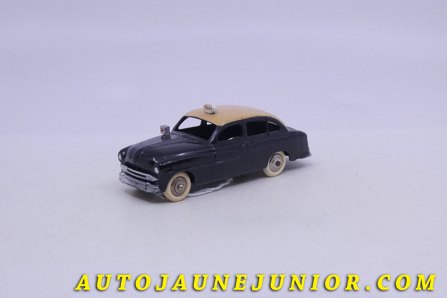 #2258 - Dinky Toys - Ford - Vedette 54 taxi