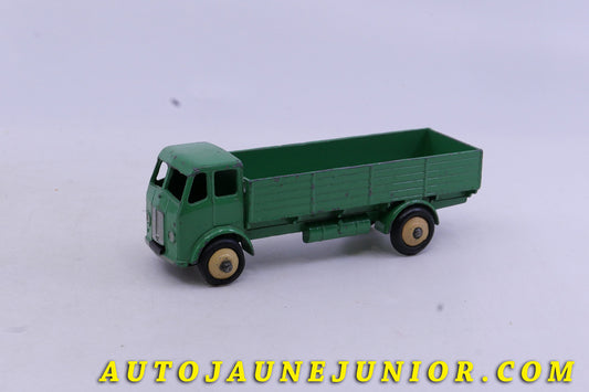 Le Dinky Toys Leyland Beaver ridelles est en vente sur Auto Jaune Junior ! Découvrez nos collections de diecast Dinky-Toys, Corgi, Corgi-Toys, Solido, Norev… AutoJaune Junior ; Retrouvez AutoJauneJunior au magasin AutoJaune Paris, ouvert en 1984 par Vincent Espinasse. 