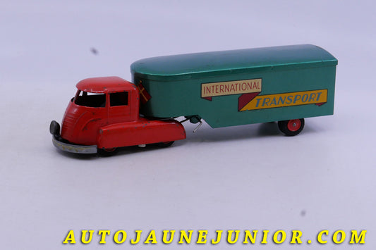 Le Tekno Inconnu camion- tracteur d'entrepot semi remorque est en vente sur Auto Jaune Junior ! Découvrez nos collections de diecast Dinky-Toys, Corgi, Corgi-Toys, Solido, Norev… AutoJaune Junior ; Retrouvez AutoJauneJunior au magasin AutoJaune Paris, ouvert en 1984 par Vincent Espinasse. 