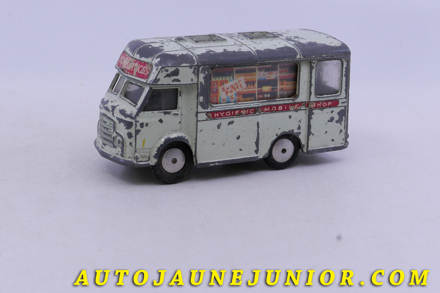 Le Corgi Toys Inconnu Karrier -Bentam fourgon épicerie est en vente sur Auto Jaune Junior ! Découvrez nos collections de diecast Dinky-Toys, Corgi, Corgi-Toys, Solido, Norev… AutoJaune Junior ; Retrouvez AutoJauneJunior au magasin AutoJaune Paris, ouvert en 1984 par Vincent Espinasse. 