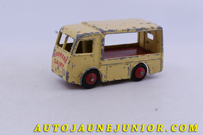 Le Dinky Toys Inconnu Walker-camionette éléectrique Express Dairy est en vente sur Auto Jaune Junior ! Découvrez nos collections de diecast Dinky-Toys, Corgi, Corgi-Toys, Solido, Norev… AutoJaune Junior ; Retrouvez AutoJauneJunior au magasin AutoJaune Paris, ouvert en 1984 par Vincent Espinasse. 