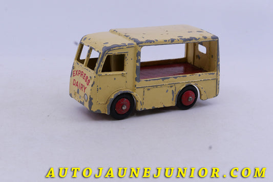 Le Dinky Toys Inconnu Walker-camionette éléectrique Express Dairy est en vente sur Auto Jaune Junior ! Découvrez nos collections de diecast Dinky-Toys, Corgi, Corgi-Toys, Solido, Norev… AutoJaune Junior ; Retrouvez AutoJauneJunior au magasin AutoJaune Paris, ouvert en 1984 par Vincent Espinasse. 