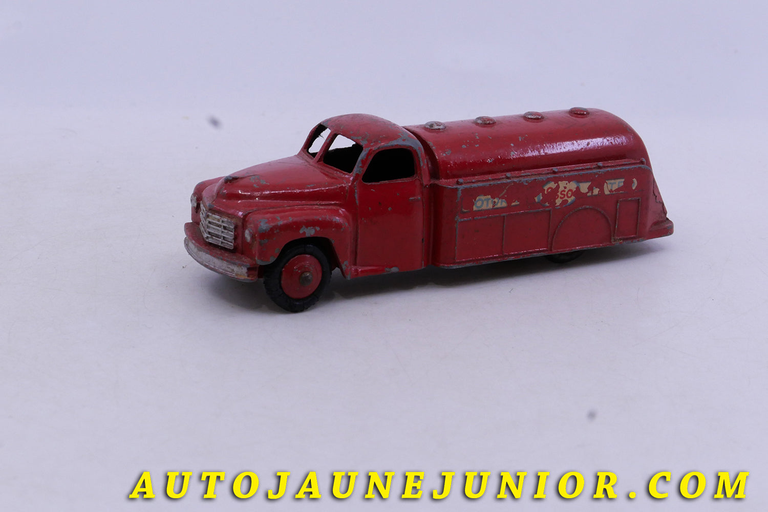 Le Dinky Toys Studebaker camion citerne Esso est en vente sur Auto Jaune Junior ! Découvrez nos collections de diecast Dinky-Toys, Corgi, Corgi-Toys, Solido, Norev… AutoJaune Junior ; Retrouvez AutoJauneJunior au magasin AutoJaune Paris, ouvert en 1984 par Vincent Espinasse. 