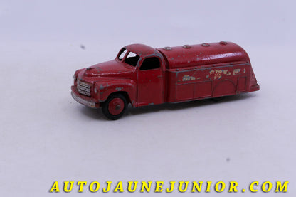 Le Dinky Toys Studebaker camion citerne Esso est en vente sur Auto Jaune Junior ! Découvrez nos collections de diecast Dinky-Toys, Corgi, Corgi-Toys, Solido, Norev… AutoJaune Junior ; Retrouvez AutoJauneJunior au magasin AutoJaune Paris, ouvert en 1984 par Vincent Espinasse. 
